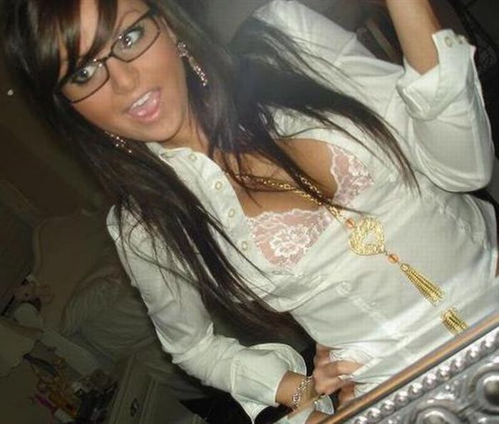 Sexy Girls Look Even Sexier Wearing Glasses (67 pics)