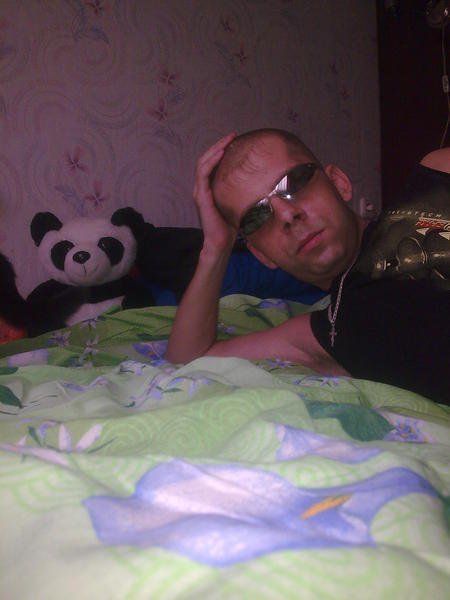 Photos of a Guy from a Russian Social Network (18 pics)