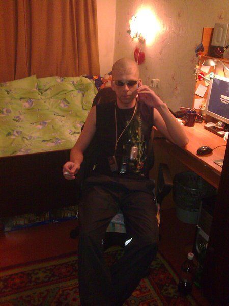 Photos of a Guy from a Russian Social Network (18 pics)