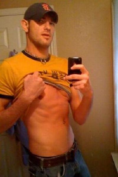 Guys with iPhones (32 pics)