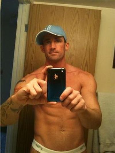 Guys with iPhones (32 pics)