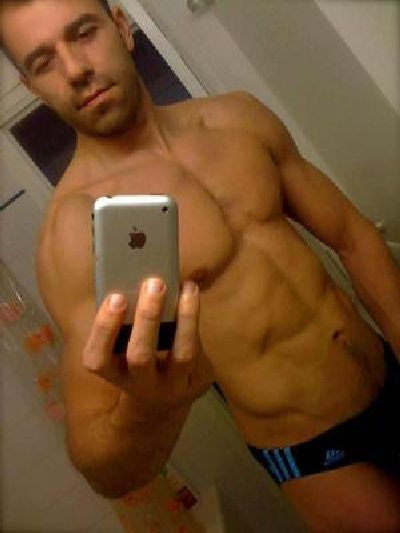 Guys with iPhones (32 pics)