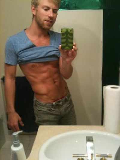 Guys with iPhones (32 pics)