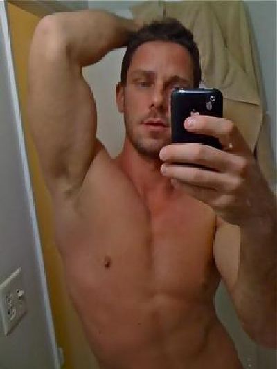 Guys with iPhones (32 pics)