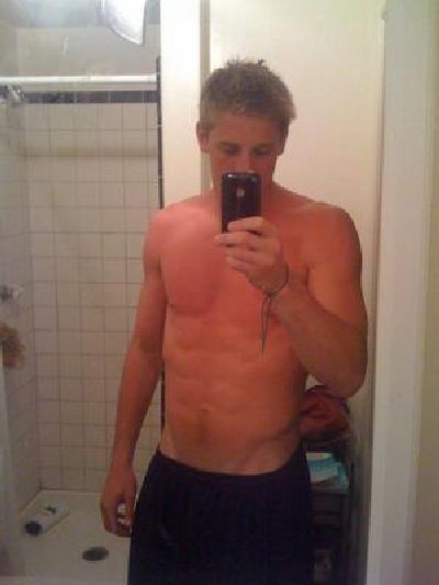 Guys with iPhones (32 pics)