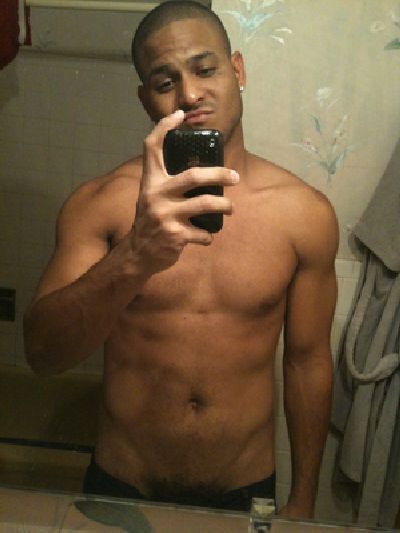 Guys with iPhones (32 pics)