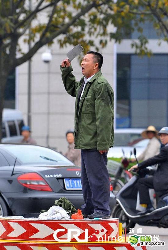 A Crazy Chinese Man (10 pics)
