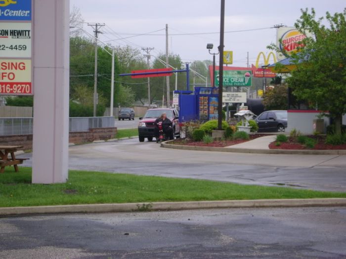 Everything is Wrong in These Pictures (6 pics)