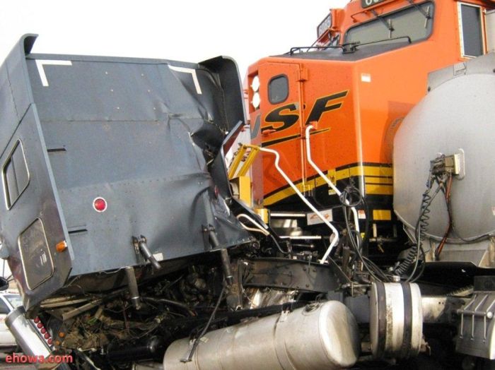 Fuel Truck vs Train in Nebraska (12 pics)