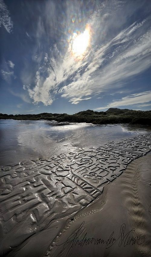 Beach Calligraphy (33 pics)