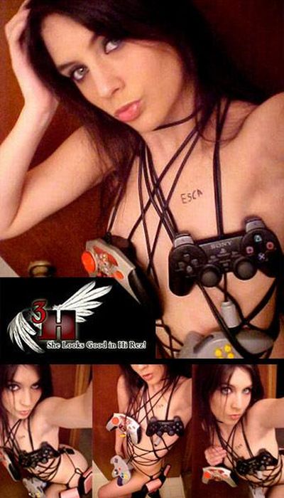 Sexy Gamer Girls (32 pics)