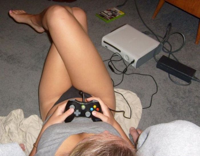 Sexy Gamer Girls (32 pics)