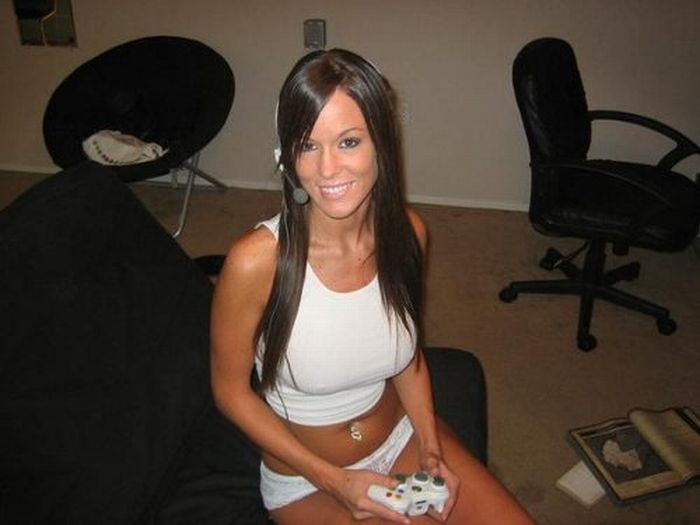 Sexy Gamer Girls (32 pics)