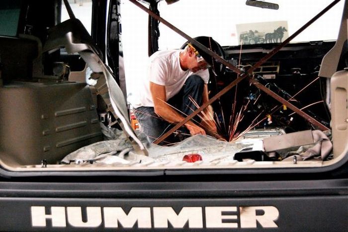 A Horse Cart Made out of a Brand New Hummer (10 pics + video)
