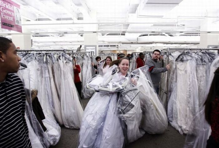 Running of the Brides in NYC (14 pics)