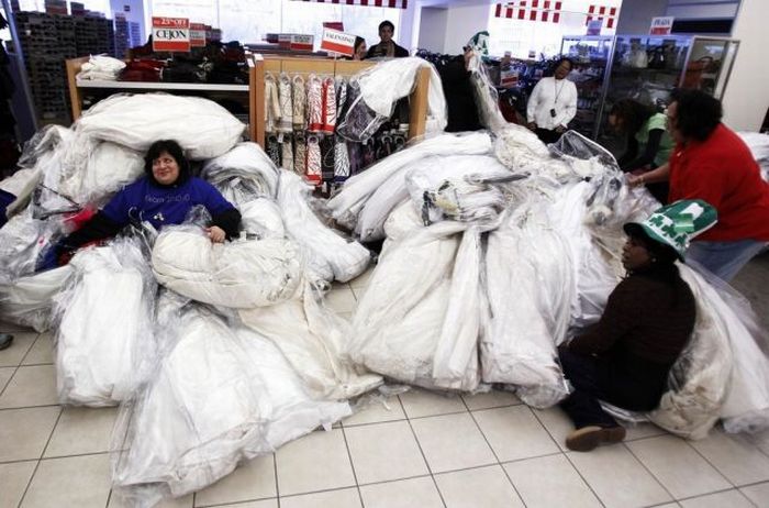 Running of the Brides in NYC (14 pics)