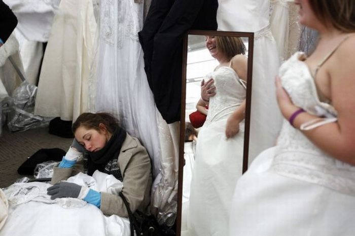 Running of the Brides in NYC (14 pics)