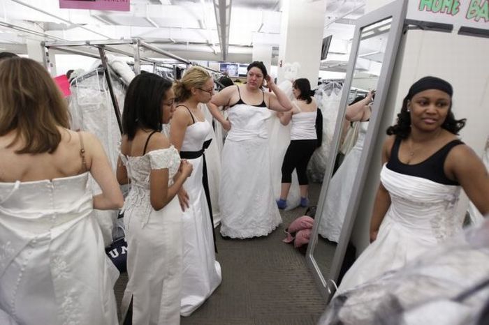 Running of the Brides in NYC (14 pics)