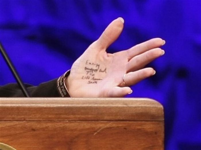Sarah Palin Caught with Notes Written on Her Hand (6 pics)