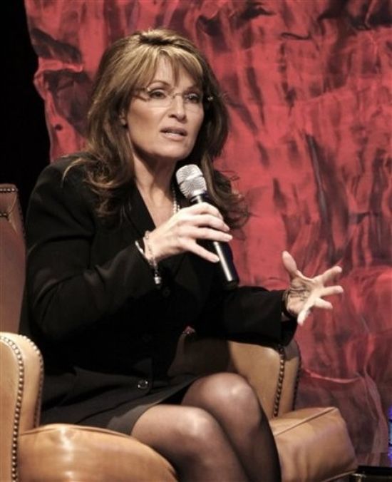 Sarah Palin Caught with Notes Written on Her Hand (6 pics)