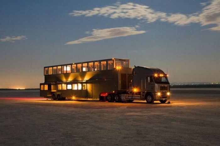 Luxury Houses on Wheels (14 pics)