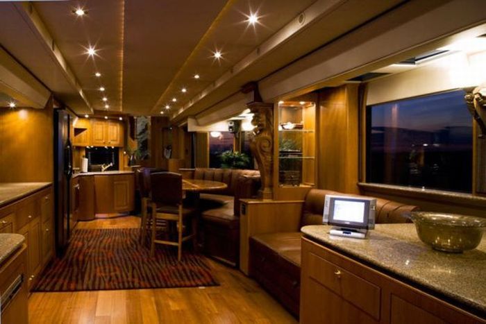 Luxury Houses on Wheels (14 pics)