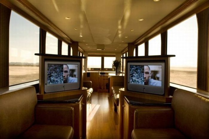 Luxury Houses on Wheels (14 pics)