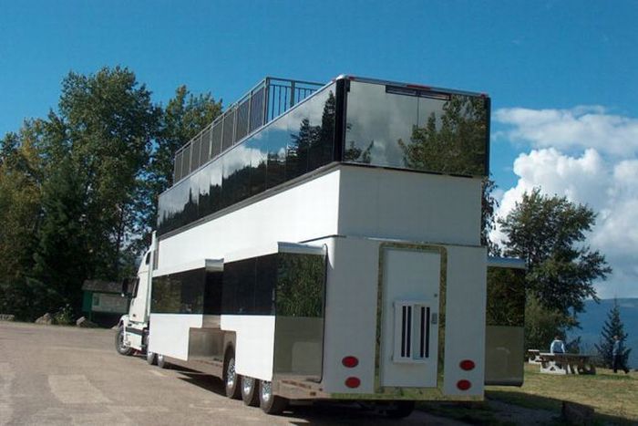 Luxury Houses on Wheels (14 pics)