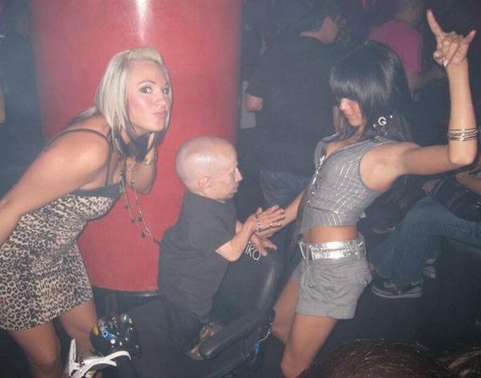 Vern Troyer and His Women (23 pics)