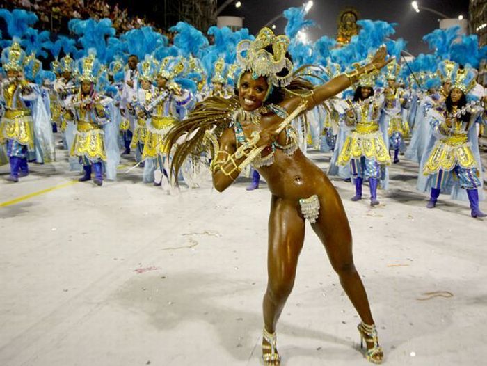 Nude girl com in Rio de Janeiro