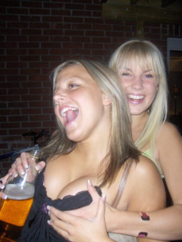 Pretty Amateur Girls (80 pics)