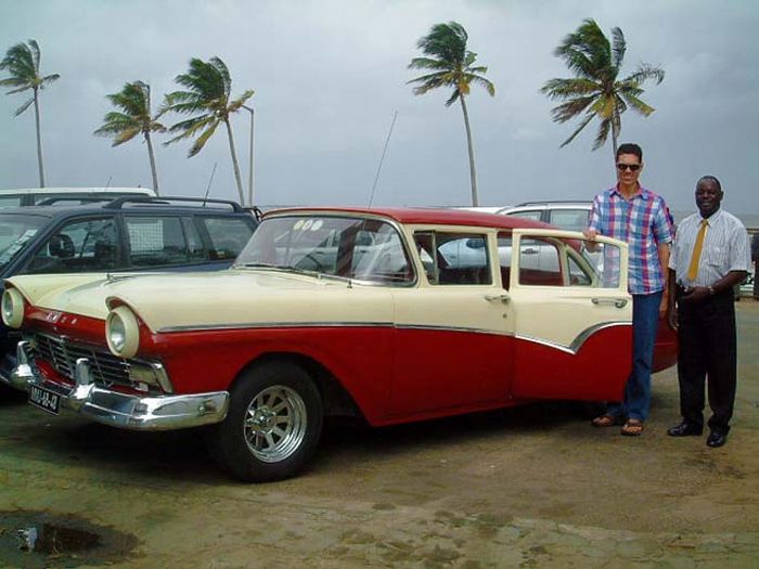 Different Taxis Around the World (14 pics)