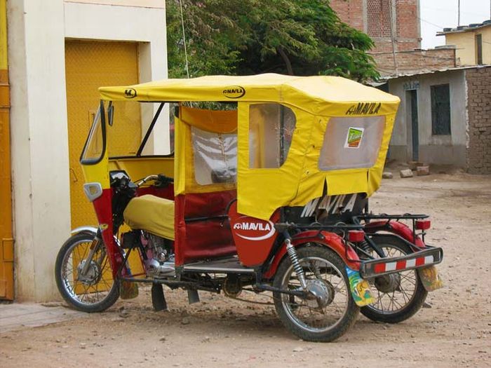 Different Taxis Around the World (14 pics)