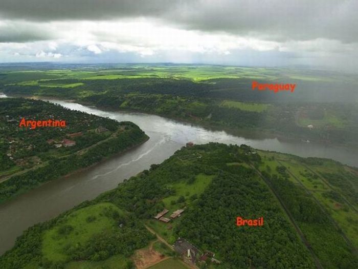 The Most Beautiful Border in the World (7 pics)