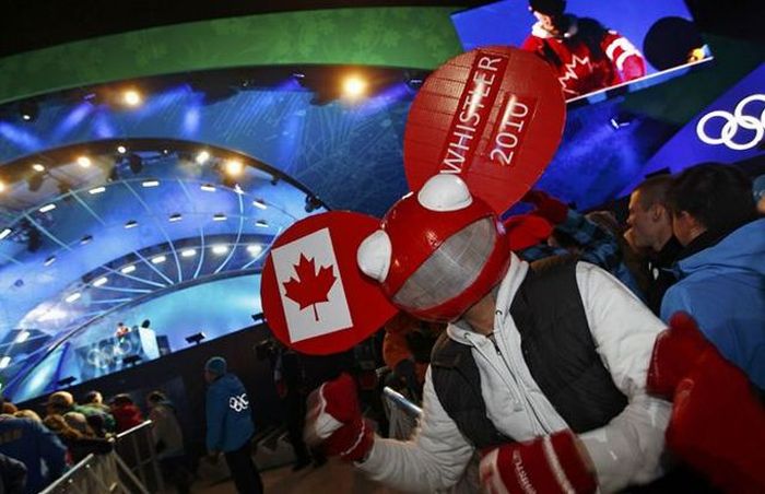 Awesome Vancouver Fans (37 pics)