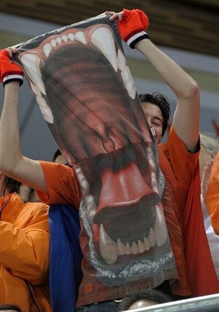 Awesome Vancouver Fans (37 pics)