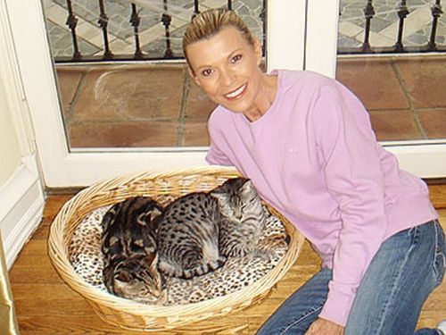 Famous People and Their Cats (67 pics)