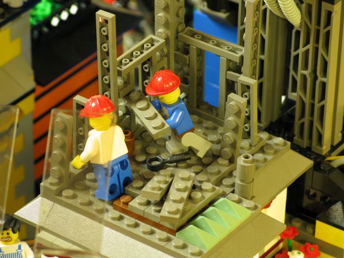 Lego Crawler Town (15 pics)