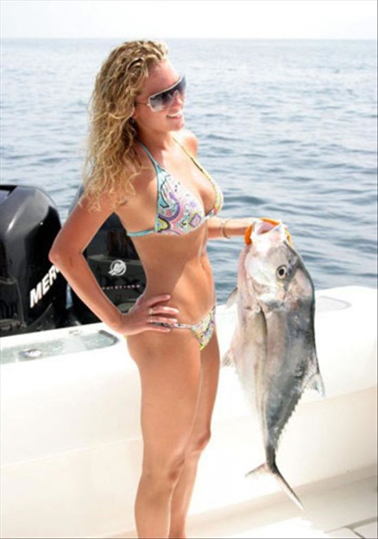 Girls Gone Fishing (25 pics)