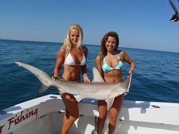 Girls Gone Fishing (25 pics)