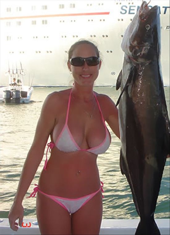 Girls Gone Fishing (25 pics)