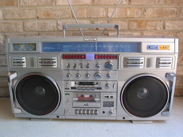 Old School Boomboxes (24 pics)