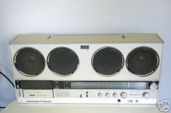 Old School Boomboxes (24 pics)