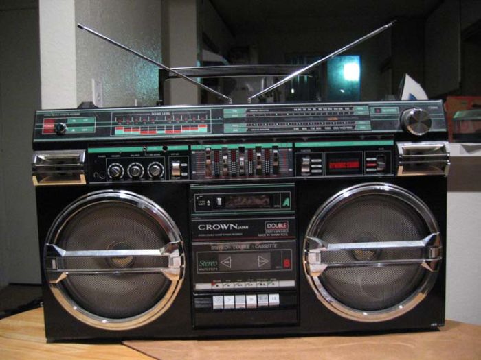 Old School Boomboxes (24 pics)