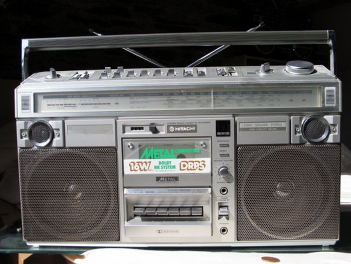 Old School Boomboxes (24 pics)