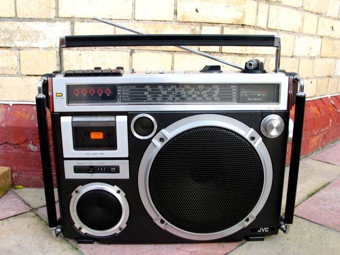 Old School Boomboxes (24 pics)