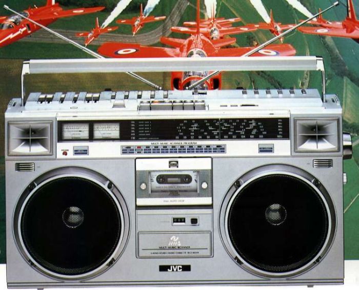 Old School Boomboxes (24 pics)