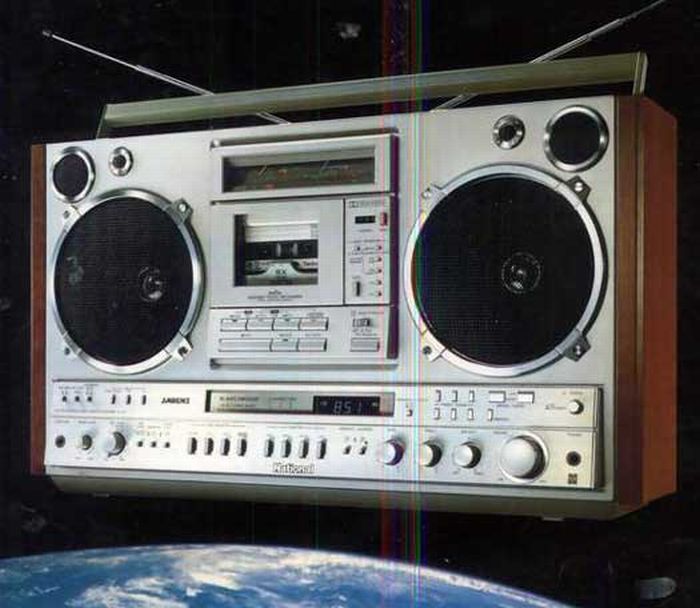 Old School Boomboxes (24 pics)