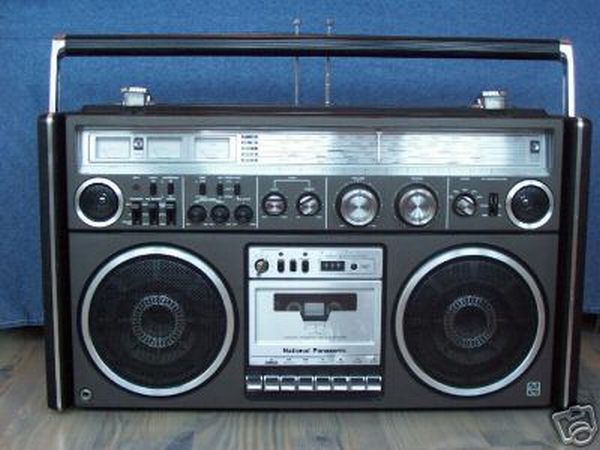 Old School Boomboxes (24 pics)