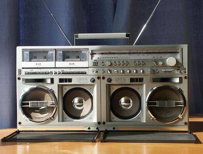 Old School Boomboxes (24 pics)